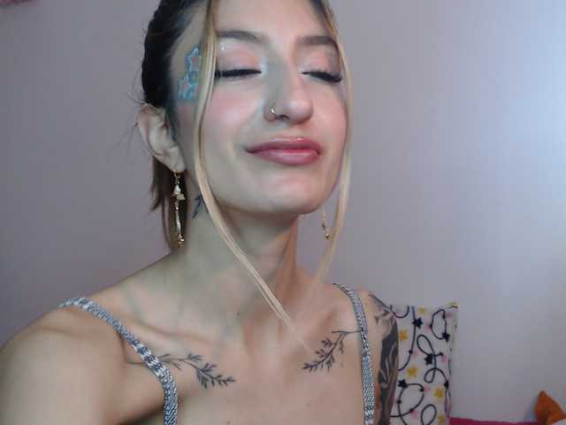 1kaii live cam on BongaCams