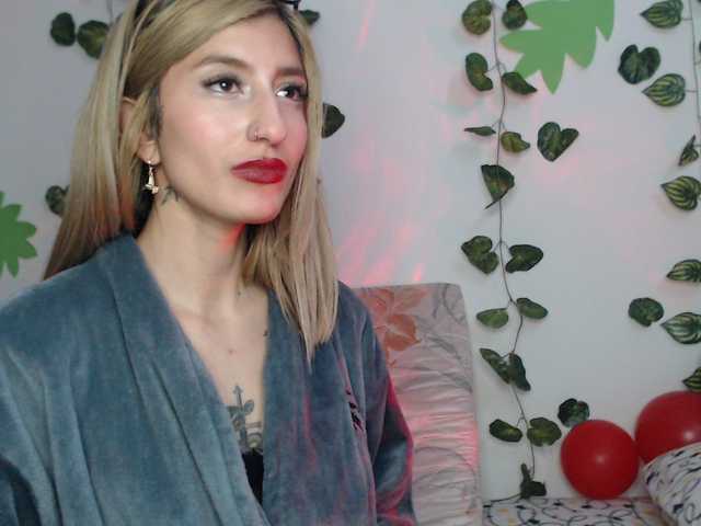 1kaii live cam on BongaCams