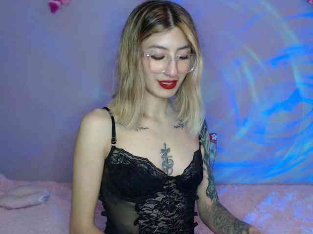 该模特正在直播。 1kaii