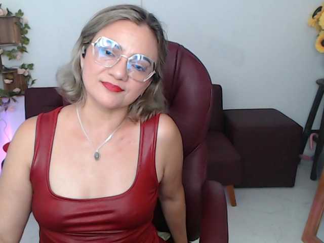 le modèle ana-milf est en webcam porno dans un show sur le site bongacams, il possède les tags suivants: Latino/Hispanic,Blonde,Hairy