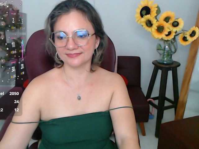 le modèle ana-milf est en webcam porno dans un show sur le site bongacams, il possède les tags suivants: Latino/Hispanic,Blonde,Hairy