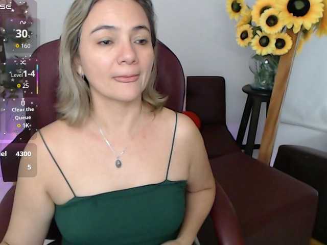 ana-milf live cam on BongaCams