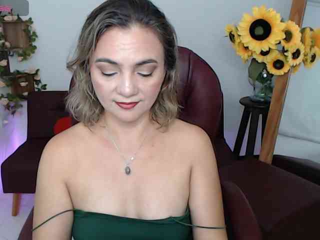 ana-milf's live room