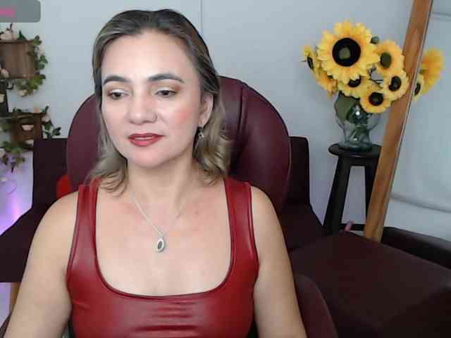 ana-milf's live room
