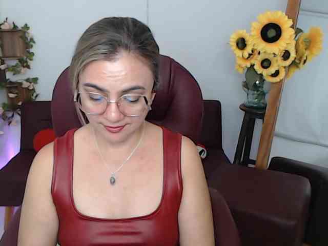 ana-milf's live room