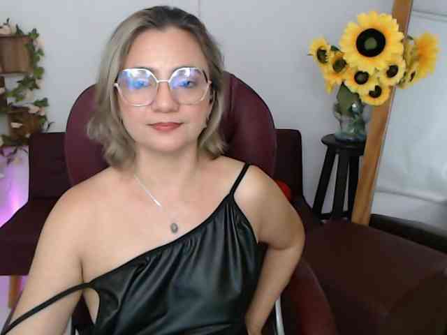 Model: ana-milf