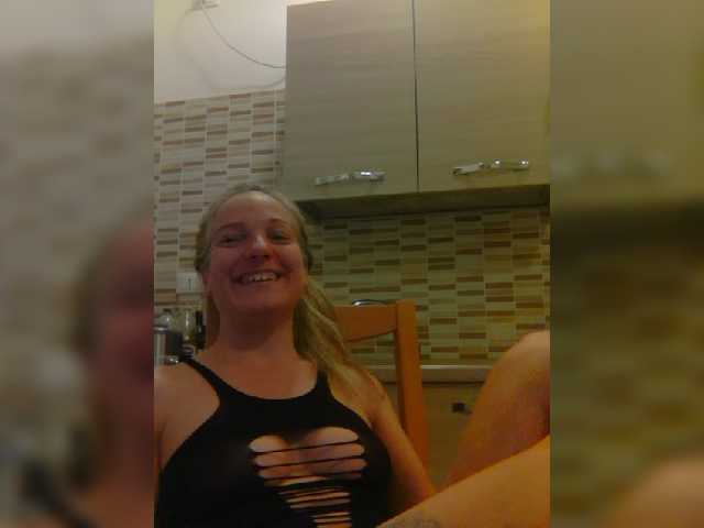 Dark-Angel-22 live webcam show