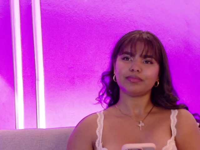 zoe-roux21 live cam on BongaCams