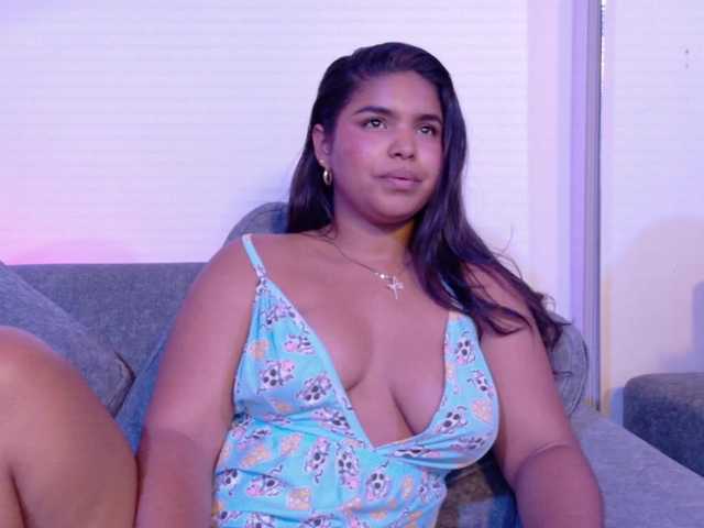 zoe-roux21 live cam on BongaCams
