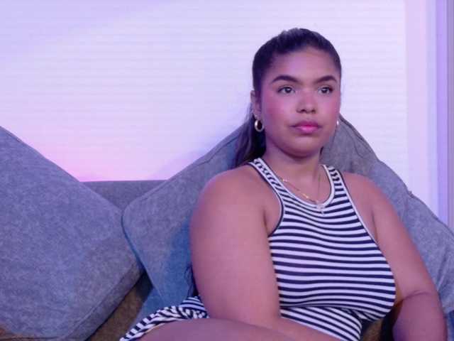 zoe-roux21 live cam on BongaCams