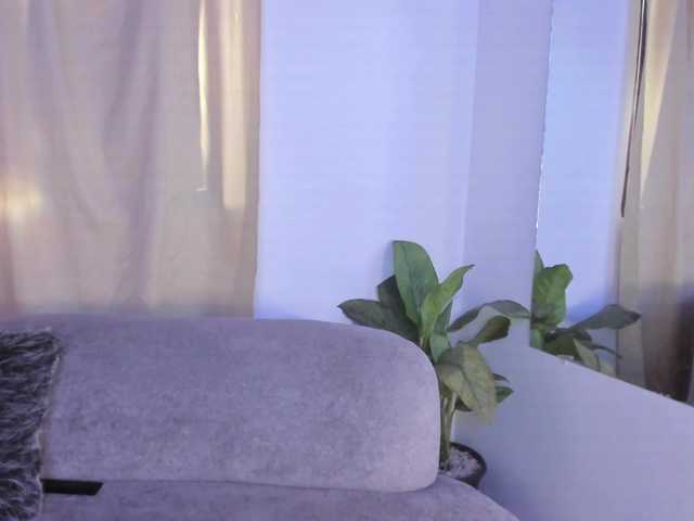 zoe-roux21 live cam on BongaCams