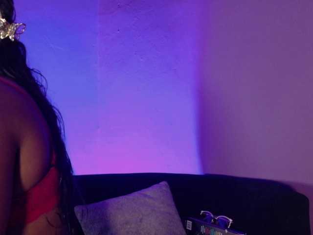 zoe-roux21 live cam on BongaCams