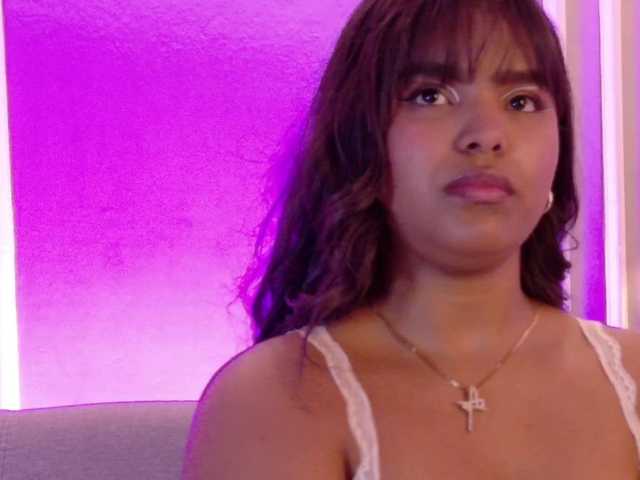 zoe-roux21 live cam on BongaCams
