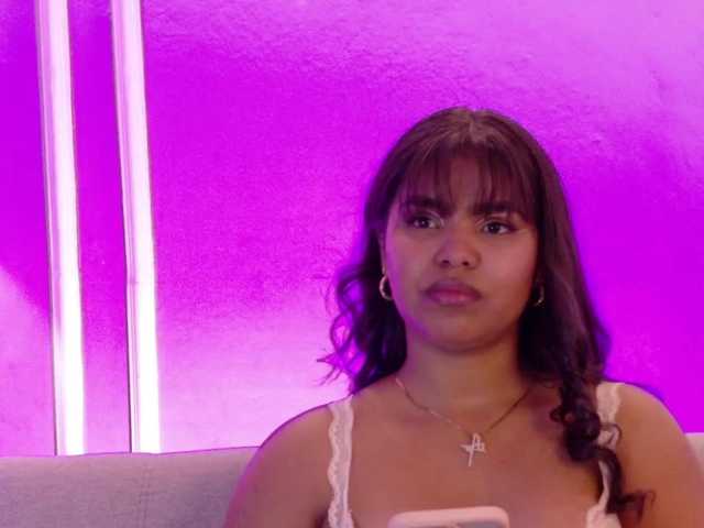 zoe-roux21 live cam on BongaCams