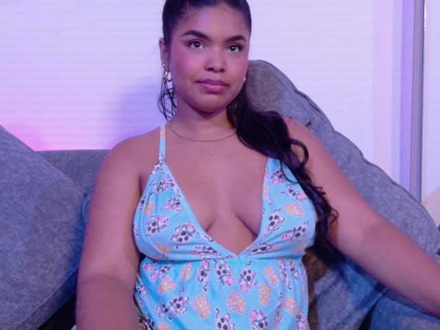 zoe-roux21 live cam on BongaCams