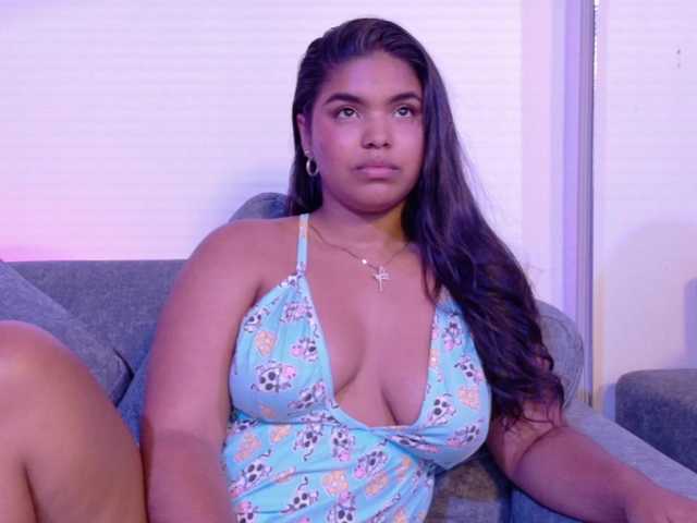 zoe-roux21 live cam on BongaCams