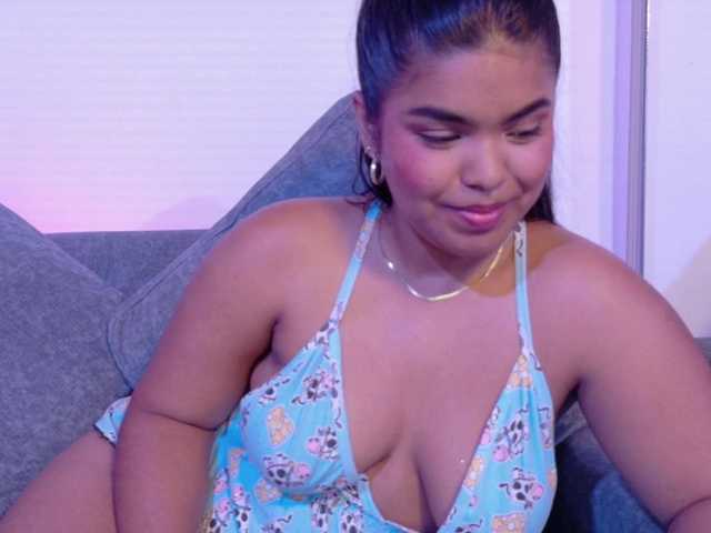 zoe-roux21 live cam on BongaCams