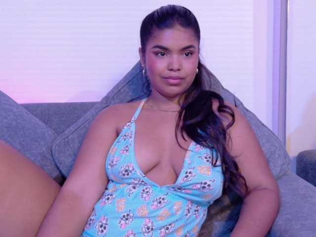 zoe-roux21 live cam on BongaCams