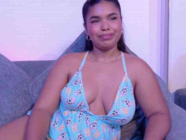 zoe-roux21 webcam