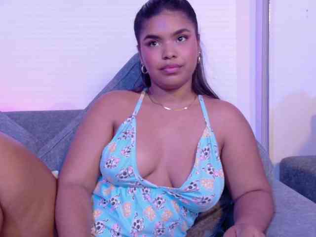 zoe-roux21 webcam