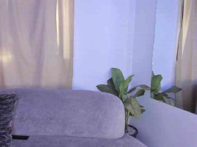 zoe-roux21 webcam