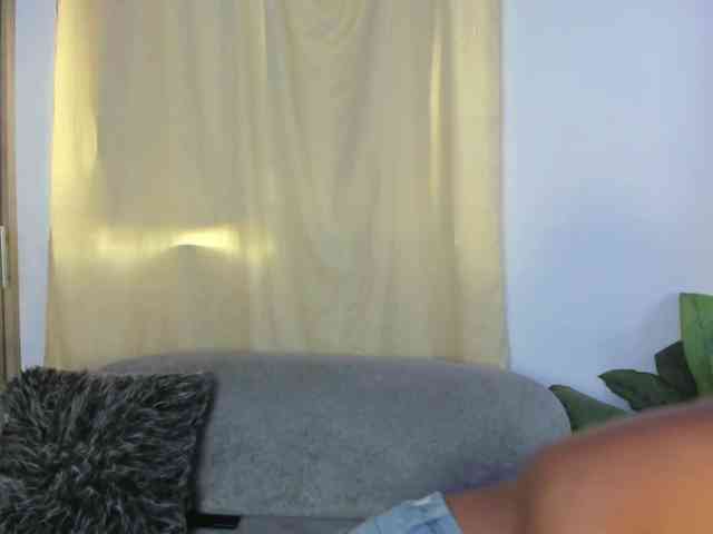 zoe-roux21 webcam