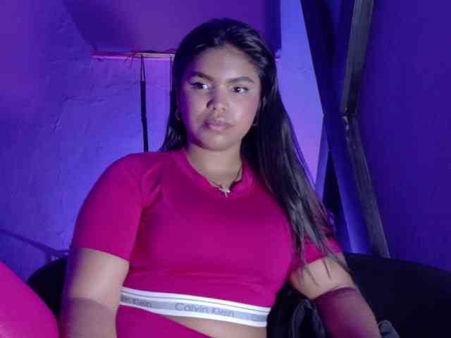 zoe-roux21 webcam