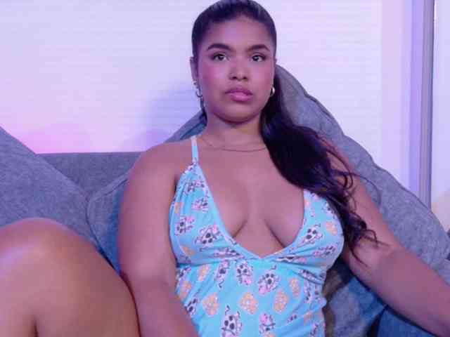 zoe-roux21 webcam