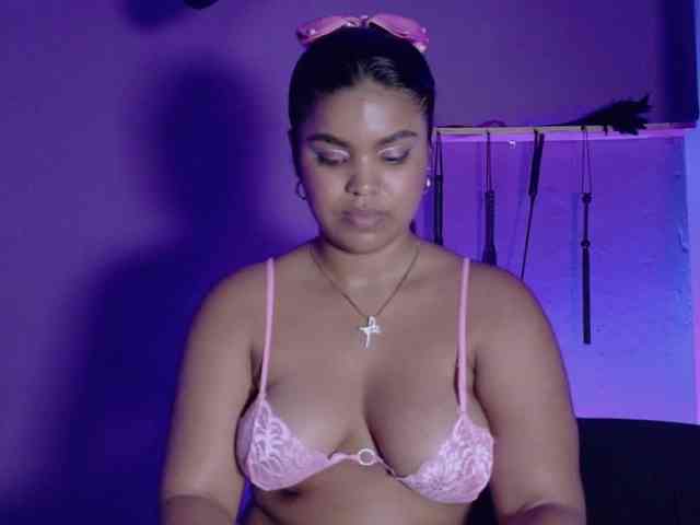 zoe-roux21 webcam