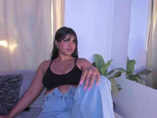 zoe-roux21 webcam