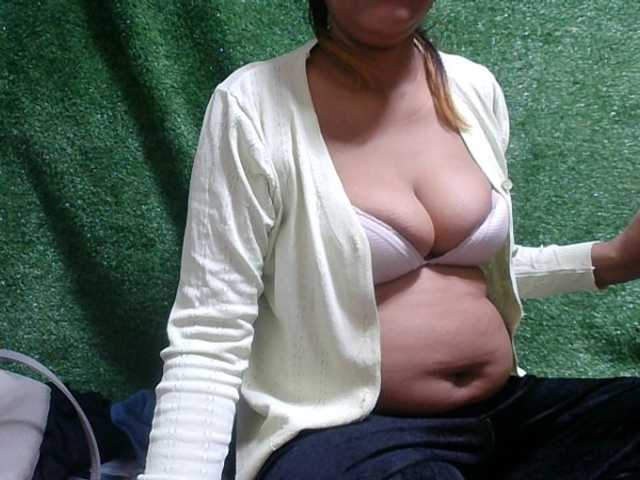 Lutricia live webcam show
