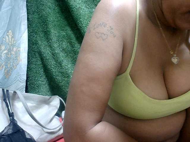 Lutricia, live now on BongaCams