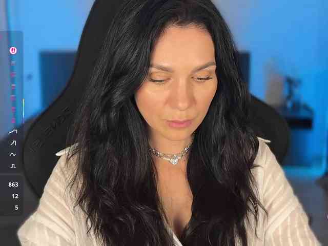 F_a_m_e's live stream
