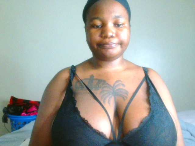 bustymelons69 live cam on BongaCams