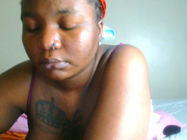 bustymelons69 live cam on BongaCams