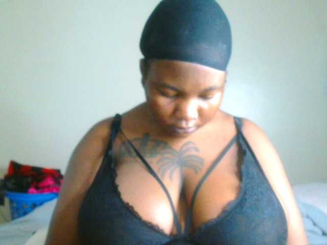bustymelons69 live cam on BongaCams