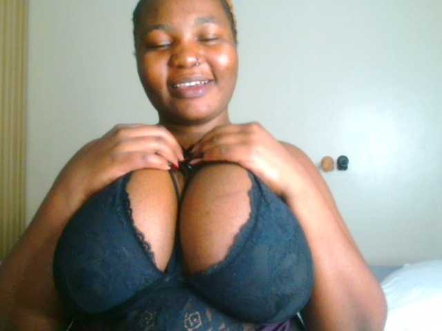 bustymelons69 live cam on BongaCams