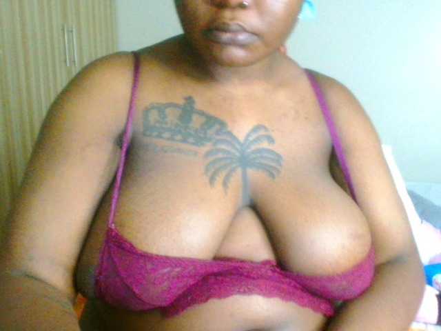 bustymelons69 live cam on BongaCams