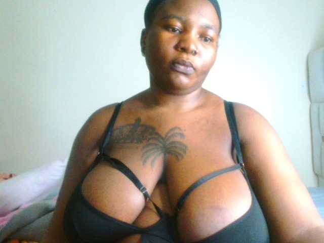 bustymelons69 live cam on BongaCams