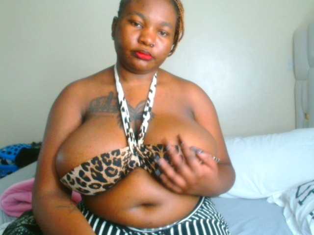 bustymelons69 live cam on BongaCams