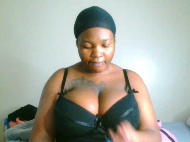 bustymelons69 live cam on BongaCams