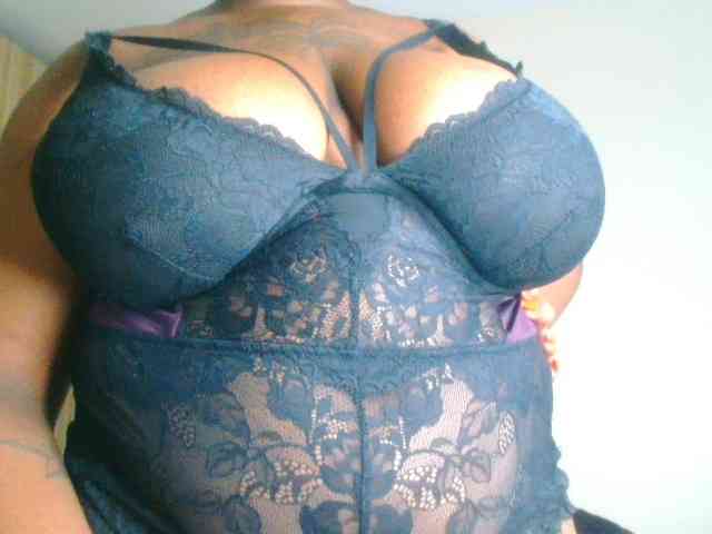 bustymelons69 webcam