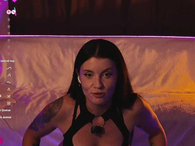 LilyBellee live cam on BongaCams