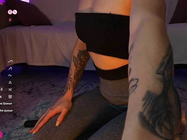 LilyBellee, en vivo ahora en BongaCams