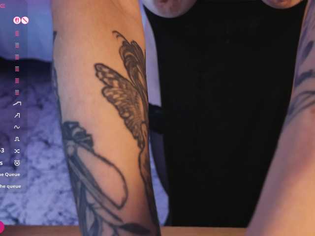 LilyBellee live cam on BongaCams