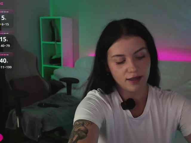 LilyBellee webcam