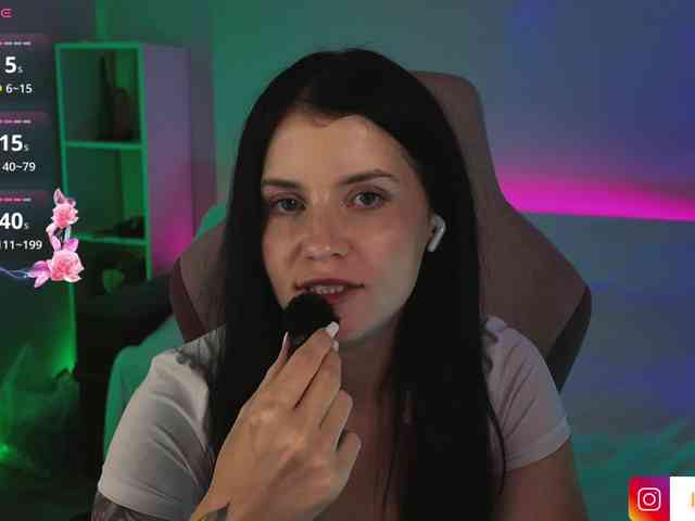 LilyBellee webcam