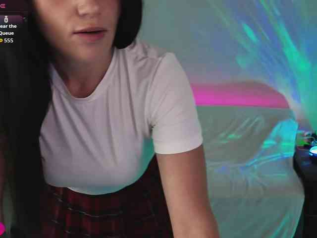 LilyBellee webcam