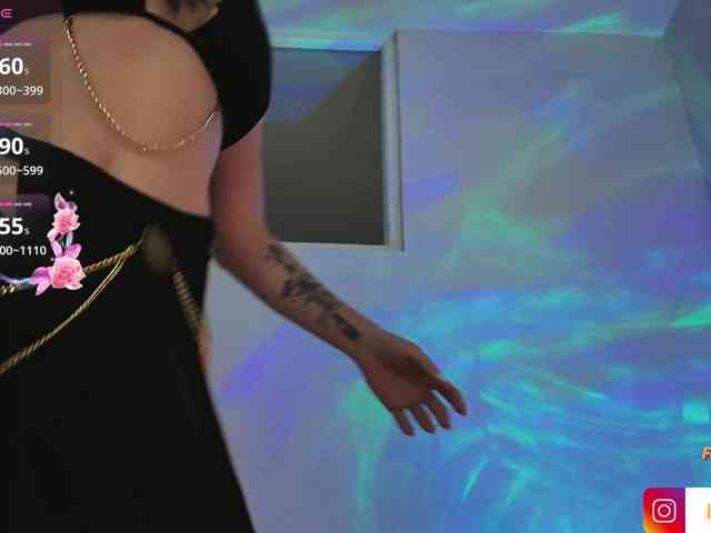 LilyBellee webcam