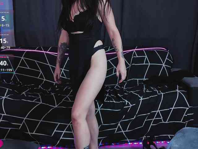 LilyBellee webcam
